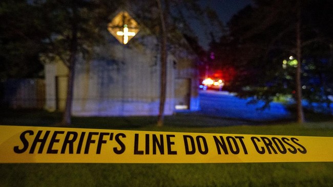 Setidaknya dua orang tewas dan satu terluka dalam penembakan massal di gereja Kota Vestavia Hills negara bagian Alabama, Amerika Serikat pada Kamis (16/6).