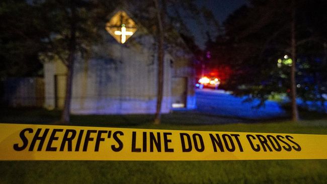 Penembakan Massal di Gereja Alabama AS, Dua Orang Tewas Setidaknya dua orang tewas dan satu terluka dalam penembakan massal di gereja Kota Vestavia Hills negara bagian Alabama, Amerika Serikat pada Kamis (16/6).