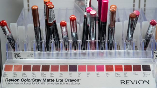 Revlon, raksasa kosmetik berusia 90 tahun di ambang kebangkrutan dan telah mengajukan permohonan kebangkrutan Bab 11 ke pengadilan karena terlilit utang.