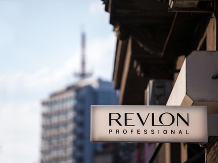 Perusahaan Kosmetik Revlon Terancam Bangkrut, Ada Apa?