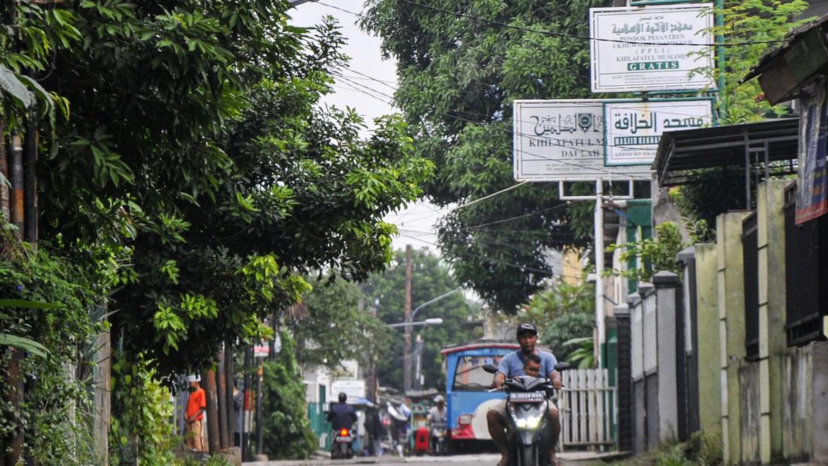 FOTO: Santri Ponpes Khilafatul Muslimin di Bekasi Dipulangkan