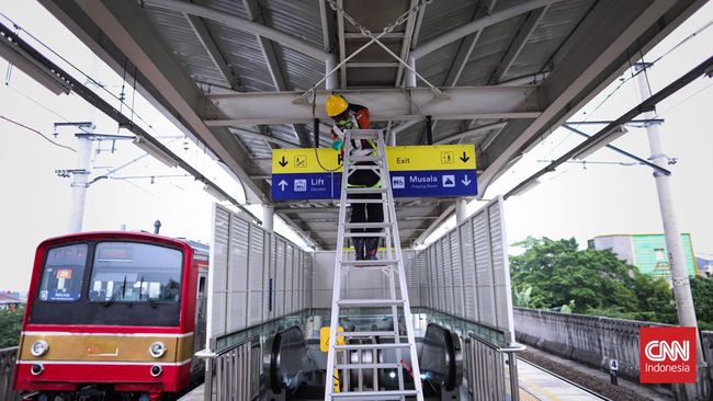 FOTO: Mengintip Hari Pertama Stasiun Matraman Beroperasi