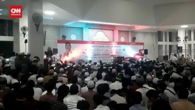 VIDEO: Ribuan Jemaah Antusias Menunggu Ceramah UAS di Bogor