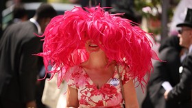 FOTO: Warna-warni Topi Unik di Royal Ascot 2022