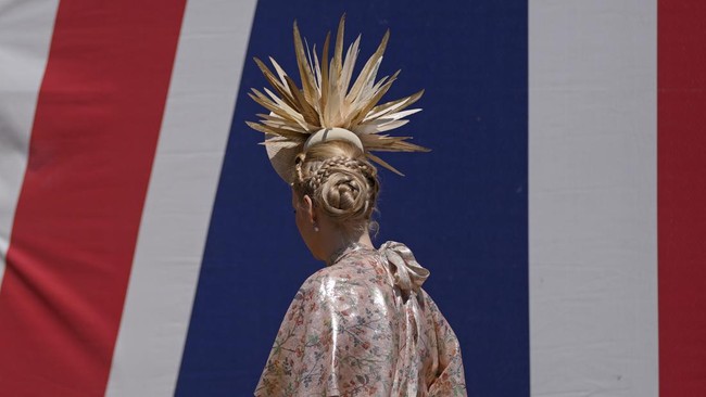 FOTO: Warna-warni Topi Unik di Royal Ascot 2022