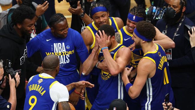 Golden State Warriors menjadi juara NBA 2022 setelah mengalahkan Boston Celtics 103-90 pada final game keenam.