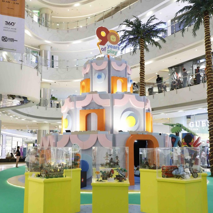 <p>LEGO tengah merayakan 90 tahun kehadirannya menemani Si Kecil bermain dan berimajinasi, Bunda. Oleh karena itu, LEGO mempersembahkan <em>90 Years of Play Imagination Playground</em> di Indonesia. (Foto: Rilis Resmi HaiBunda)</p>