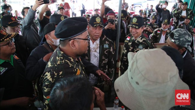 Aksi penolakan terhadap pengajian Ustaz Syafiq Basalamah diwarnai kericuhan personel Banser bersama GP Ansor Gunung Anyar dengan jemaah Masjid Assalam Purimas.