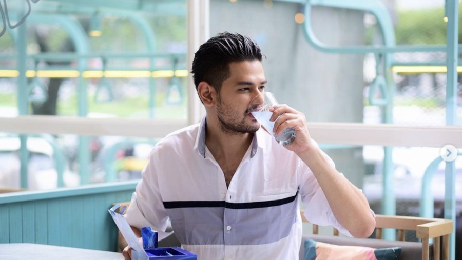 Kevin Hillers Sering Bagikan Video Kocak Saat Makan, Intip Potretnya! Kevin Hillers Sering Bagikan Video Kocak Saat Makan, Intip Potretnya!