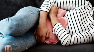img-title Viral Wanita Rebahan di KRL, dr Boyke Beri Penjelasan soal Nyeri Haid