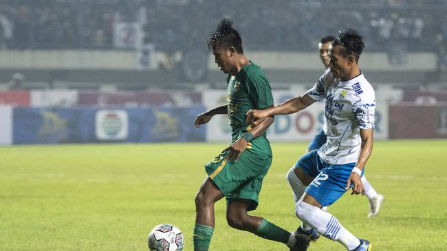 Persib Bandung disingkirkan PSS Sleman lewat drama adu penalti 2-4 di perempat final Piala Presiden 2022 di Stadion Si Jalak Harupat, Jumat (1/7).