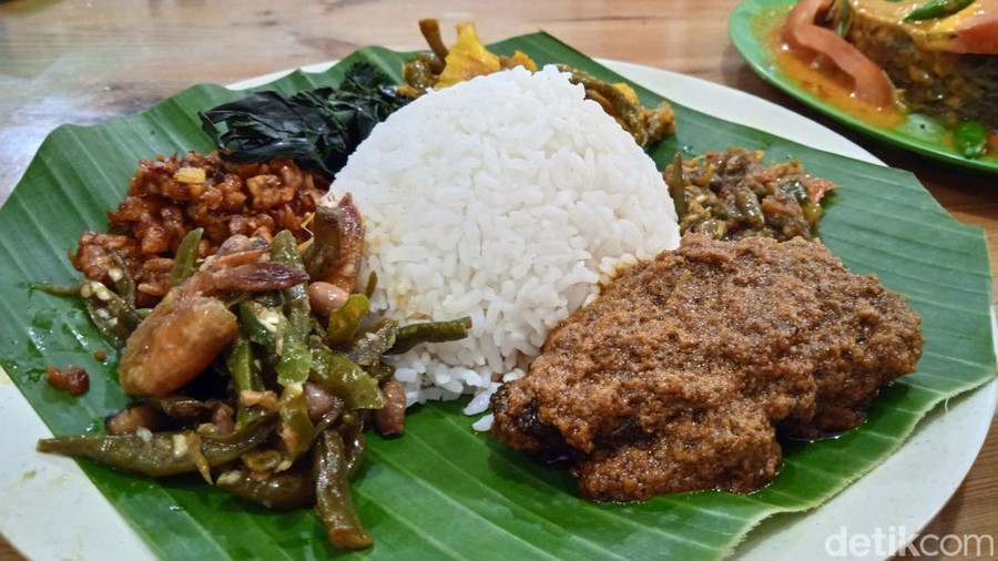 RM Minang Bersaudara Lamak Bana! Gulai Ikan Kakap dan Rendang Empuk di Dekat Halte Pasar Muara Karang