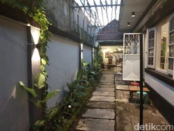 Menikmati Nuansa Klasik di Kafe Bertema Industrial Vintage Surabaya