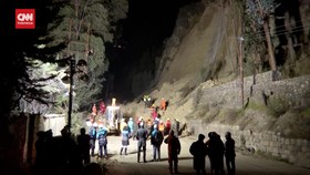 VIDEO: Tiga Mobil di Bolivia Tertimbun Longsor dari Ketinggian 25 Mete