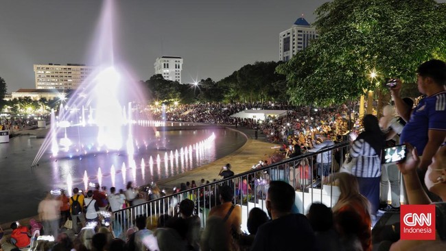 FOTO: Kala Air Mancur Lapangan Banteng Kembali Menari