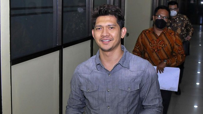 Kabid Humas Polda Metro Jaya Kombes Zulpan menyatakan pihaknya bisa menjemput paksa sesuai sebagaimana diatur dalam Pasal 112 ayat (2) KUHP.