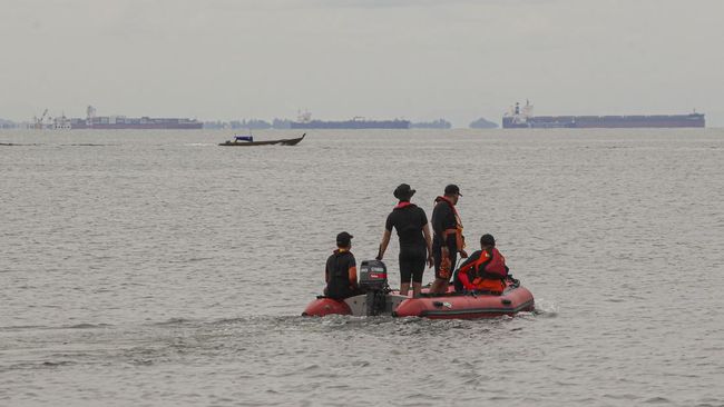 Salah seorang turis yang dua anggota keluarganya terluka saat kapal wisata tenggelam di Labuan Bajo meminta polisi mengusut peristiwa tersebut.