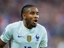 Nkunku Latihan di Chelsea, Begini Reaksi Mbappe