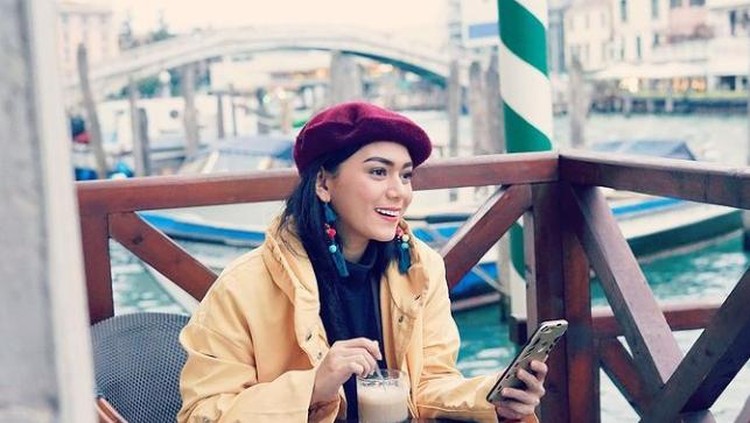 Galeri Thlita Latief Thalita Latief Turun BB 26 Kg, Ini Gaya Kerennya Saat Hangout dan Ngopi