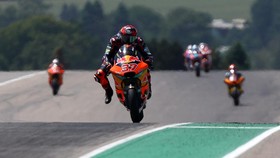 Hasil Moto2 Valencia: Augusto Fernandez Juara Dunia, Ogura Jatuh
