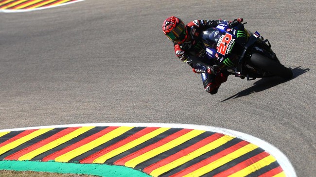 Fabio Quartararo mendapat hukuman long lap penalty dari race director gara-gara blunder di MotoGP Belanda 2022 di Sirkuit Assen, Minggu (26/6).