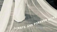 <p>Selain dekorasi, gaun pernikahan Sivia Azizah juga tak kalah mengundang perhatian. Penggalan lirik lagunya menjadi hiasan bordir di bagian cape-nya. (Foto: Instagram Stories @siviaazizah)</p>