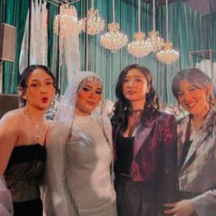 <p>Sivia Azizah melangsungkan pernikahannya pada Sabtu (18/6/2022). Kabar tersebut sontak mengejutkan penggemarnya, Bunda. (Foto: Instagram Stories @siviaazizah)</p>