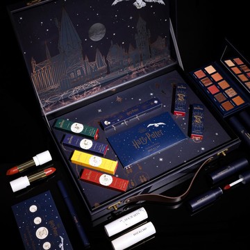 img-title Kolaborasi Rose All Day x Harry Potter, Produk Makeup Terbaru yang Potterhead Wajib Punya!