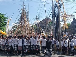 Mekotek, Tradisi Penolak Bala di Munggu Saat Kuningan