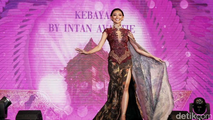 Potret Adinda Cresheilla 3rd Runner Up Miss Supranational 2022 yang Stylish dalam Balutan Gaun