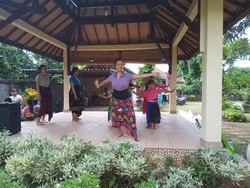 Cukup Tukar Sampah, Anak-anak di Kalibukbuk Bisa Belajar Tari Bali