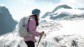 LEE SI YOUNG PECAHKAN REKOR MENDAKI GUNUNG