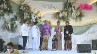 <p>Ayu Dewi dan Regi Datau belum lama ini mengadakan acara meriah untuk merayakan peringatan 10 tahun pernikahan, Bunda. (Foto: YouTube Ayu Dewi)<br /><br /><br /></p>
