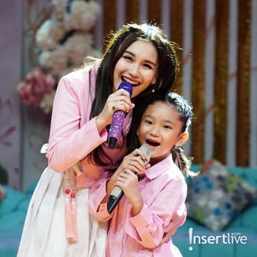 Bilqis Beri Kado Hermes untuk Ayu Ting Ting, Jumlah Uang Jajan Disorot