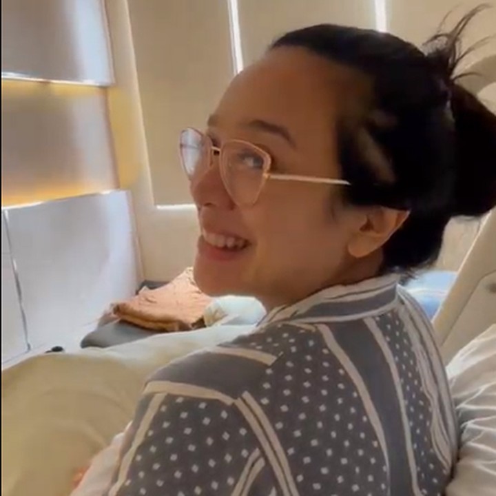 <p>Dalam caption singkat tersebut, Leony juga mengutarakan kebahagiaan yang turut ia rasakan atas kelahiran putri pertama Dea dan Ariel yang diberi nama lengkap Sanne El Azhar. (Foto: Instagram @dea_ananda)<br /><br /><br /></p>