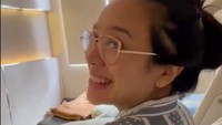 <p>Dalam caption singkat tersebut, Leony juga mengutarakan kebahagiaan yang turut ia rasakan atas kelahiran putri pertama Dea dan Ariel yang diberi nama lengkap Sanne El Azhar. (Foto: Instagram @dea_ananda)<br /><br /><br /></p>