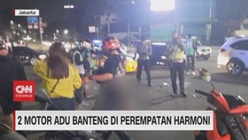 VIDEO: Dua Motor Adu Banteng di Perempatan Harmoni