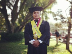 Kisah Anak Yatim-Miskin Alumni SMA Bali Mandara Kuliah S2 di UGM