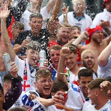 Sebelum Nonton Bola ke Stadion, Jangan Lupa Siapkan Ini