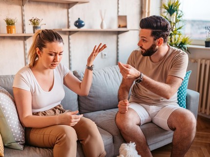 Gaslighting Bikin Hubungan Jadi Toxic, Jangan Sampai Bunda Jadi Korban!