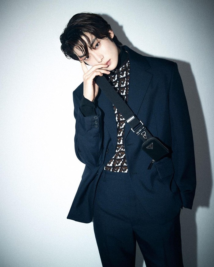 Indeks penjualan koleksi pakaian laki-laki brand Prada menunjukkan peningkatan signifikan usai beberapa kali Jaehyun terlibat dalam pemotretan yang didukung oleh Prada./ Foto: instagram.com/_jeongjaehyun