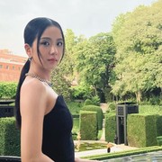Intip Tampilan Modis Jisoo Pakai Busana Bodysuit Berharga Fantastis saat di Madrid