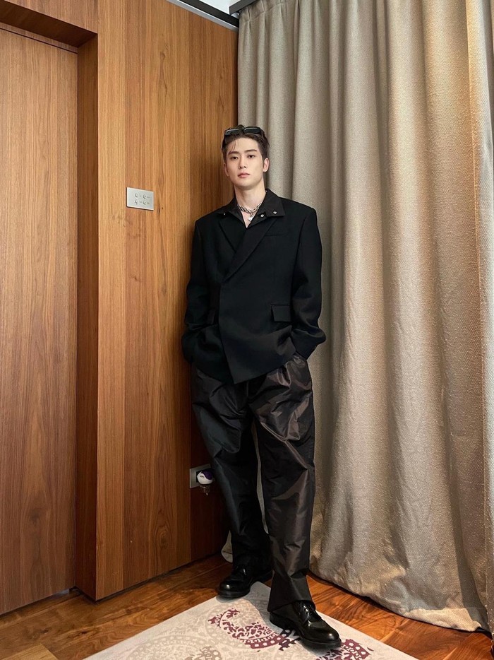 Jaehyun NCT sendiri juga baru-baru ini resmi didapuk sebagai brand ambassador Prada, Beauties. Beberapa waktu lalu, ia sempat menghadiri 'SS23 Prada Menswear Fashion Show' di Milan, Italia pada Juni 2022 lalu./ Foto: twitter.com/NCTsmtown
