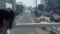 <p>Tak terlihat raut wajah letih pada Sienna ketika diajak jalan-jalan keliling Jakarta. Hari itu menjadi momen menyenangkan bagi keluarga Ben Kasyafani, nih. (Foto: Instagram @nesyanabila)</p>