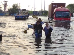 Banjir Rob Lagi! Pelabuhan Semarang Terendam Setinggi Pinggang Sore Ini