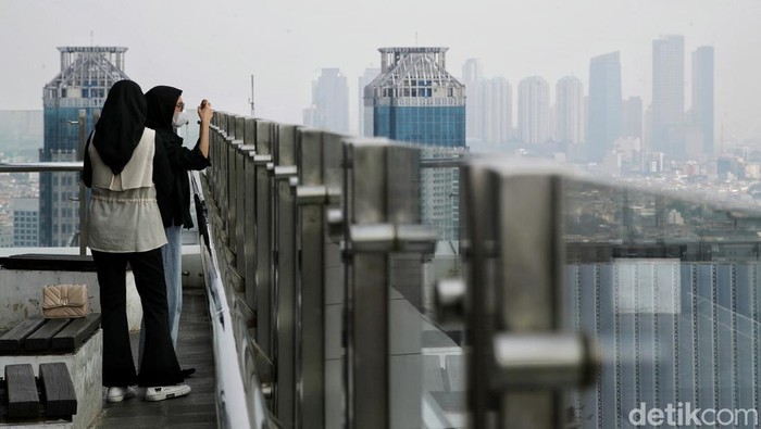 Kualitas Udara Jakarta Jadi yang Terburuk, Kamu Juga Bisa Cek Kualitas Udara di Kotamu dengan Aplikasi Ini!