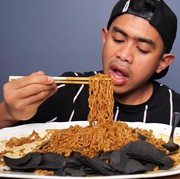 4 Makanan Super Pedas yang Pernah Dicobain Tanboy Kun Ini Bikin Geleng Kepala, Beauties Berani Coba?
