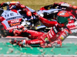 Brutal di Catalunya: Pecco Jatuh di Last Lap, Marquez Podium dari Posisi 14