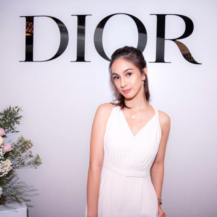 <p>Wanita kelahiran 9 Desember 1996 juga rajin berolahraga lho, seperti yoga. (Foto: Instagram @nasyamarcella)<br /><br /></p>
