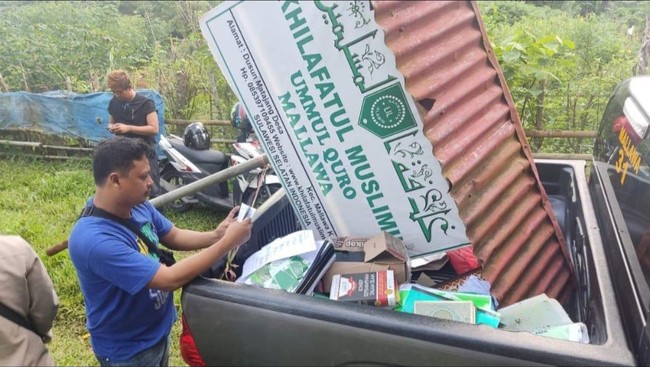 Polisi menetapkan dua pimpinan pesantren di Maros, Sulsel, sebagai tersangka terkait Khilafatul Muslimin.